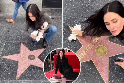 Courteney Cox cleans Hollywood Walk of Fame star: ‘Someone’s gotta do it’ - nypost.com
