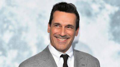 Jon Hamm Joins 'Mean Girls' Musical Movie as Coach Carr: Everything to Know About the Cast - www.etonline.com - Australia
