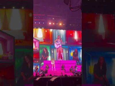 Taylor Swift : "Lover" - Live In Las Vegas (The Eras Tour) - perezhilton.com - Las Vegas