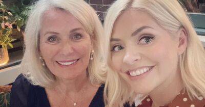 Holly Willoughby fans label her mum a 'goddess' and cannot believe her age in new pic - www.ok.co.uk