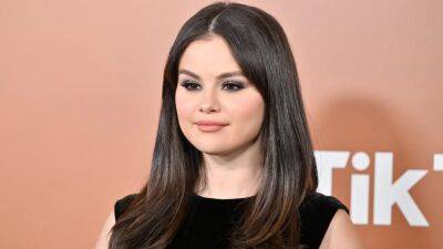 Selena Gomez Shares Throwback From Blonde Era, Teases 'Exciting Things' - www.etonline.com - New York - county Love
