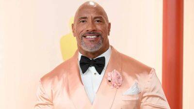 Watch Dwayne Johnson's Daughters Give Him the Ultimate Pink Lipstick Makeover - www.etonline.com