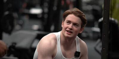 Kit Connor Shows Off His Ripped Physique in New Workout Photo - See the 'Heartstopper' Actor's Transformation! - www.justjared.com