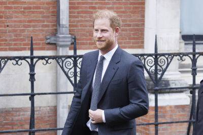Prince Harry Says Palace Withheld Information About Phone Hacking From Him - etcanada.com - Britain