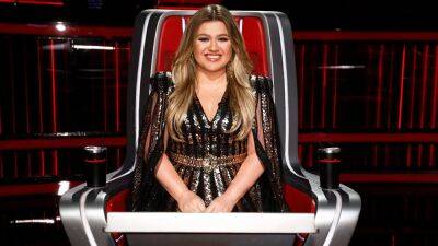 Kelly Clarkson Talks New Music and Blake Shelton's Last Season on 'The Voice' (Exclusive) - www.etonline.com