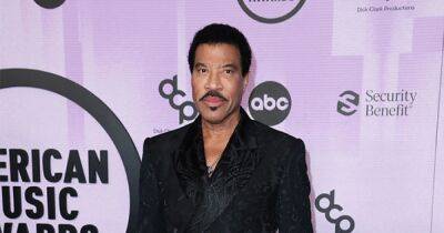 Lionel Richie Says Sex Is ‘Down to a Fierce 15 Minutes’ 40 Years After Writing ‘All Night Long’ - www.usmagazine.com - USA - Alabama - county Long