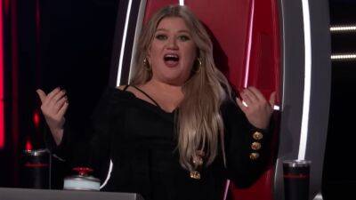 'The Voice': Kelly Clarkson Nearly Falls Out of Her Chair After Chance the Rapper's Joke - www.etonline.com - county Ross