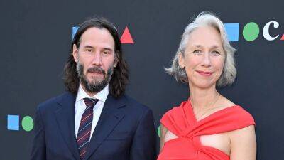 Keanu Reeves says his last moment of bliss was in bed with girlfriend in rare comment - www.foxnews.com - Britain - Los Angeles