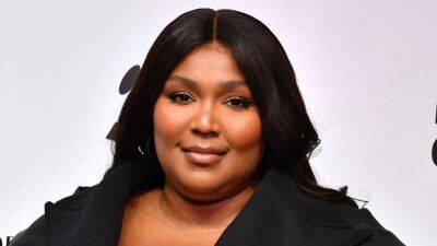 Lizzo Combined a ’60s Haircut With ’00s Streaks — See Photo - www.glamour.com - Italy