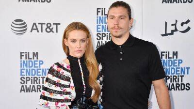 Riley Keough Said Filming a Sex Scene With Her Husband Was ‘Awkward’ - www.glamour.com