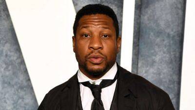 Jonathan Majors' Lawyer Provides Texts From Alleged Victim Admitting Fault - www.etonline.com