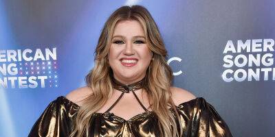 Kelly Clarkson Throws Shade at Ex Brandon Blackstock With Reimagined "abcdefu" Cover - Listen & See the New Lyrics - www.justjared.com - USA - Las Vegas