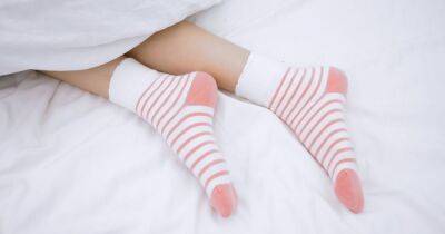 Grim reason you should never wear socks to bed according to sleep expert - www.dailyrecord.co.uk