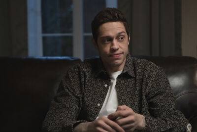 Pete Davidson Says Being The Butt Of ‘SNL’ Jokes Was “Confusing” & His Dating Life Isn’t “Interesting” - deadline.com