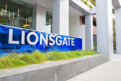 Lionsgate Re-Ups Vice Chairman Michael Burns And COO Brian Goldsmith With Starz Transaction Looming - deadline.com