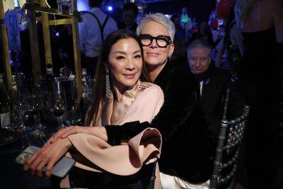 Jamie Lee Curtis Says She ‘Had No Idea’ She Kissed Michelle Yeoh In Viral SAG Awards Moment - etcanada.com - New York - Denmark - Hungary