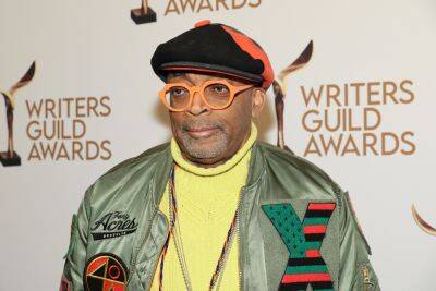 Spike Lee Shows Gratitude For WGA Career Achievement Award — But Also Checks New York Knicks Score On His Phone Onstage, Crowing, “Boston Sucks!” - deadline.com - New York - New York - Boston