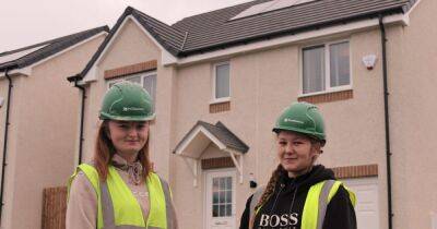 Students become housebuilder's first female bricklayer apprentices - www.dailyrecord.co.uk - Scotland - county Murray