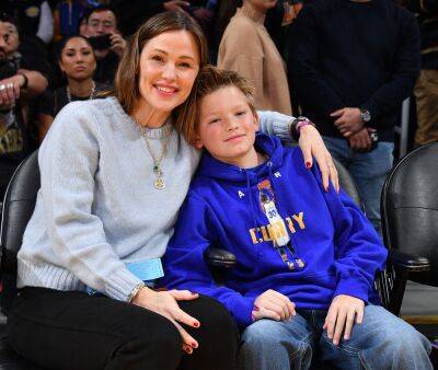 Jennifer Garner Has A Cute Date Night With Son Samuel Garner Affleck At Lakers Game - etcanada.com - Los Angeles - Jordan - city Salt Lake City