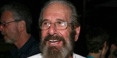 'Fiddler On The Roof' Star Chaim Topol Dies at Age 87 - www.justjared.com - USA - city Tel Aviv