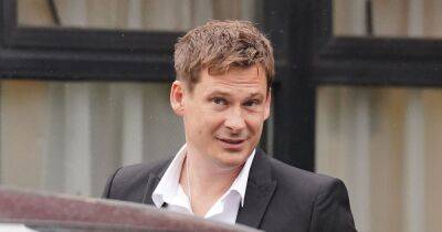 Lee Ryan trying to reverse plea for assaulting police officer after drunken flight row - www.ok.co.uk - Britain