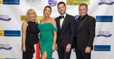 TOWIE's Jess Wright dazzles in green gown alongside brother Mark and parents at charity ball - www.ok.co.uk