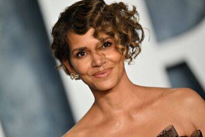 Halle Berry hilariously shuts down haters after posing nude - www.foxnews.com