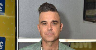 Robbie Williams barely recognisable as he shows off fitness transformation - www.ok.co.uk
