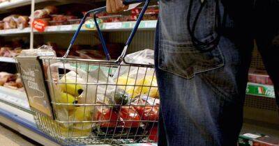 Sainsbury's follows Tesco in cutting price of supermarket staple - www.manchestereveningnews.co.uk - Britain