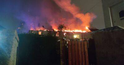 Paisley fire LIVE: Massive blaze rips through flats overnight - www.dailyrecord.co.uk