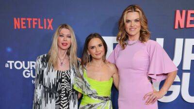 Rachael Leigh Cook, Tara Reid and Missi Pyle React to 'Josie and the Pussycats' Reunion (Exclusive) - www.etonline.com