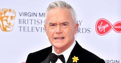 Huw Edwards shares defiant response after being 'sent redundancy letter' by BBC - www.ok.co.uk