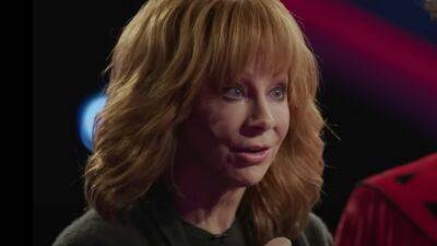 Reba McEntire and Kelly Clarkson Cry in Emotional 'Voice' Rehearsals - www.etonline.com