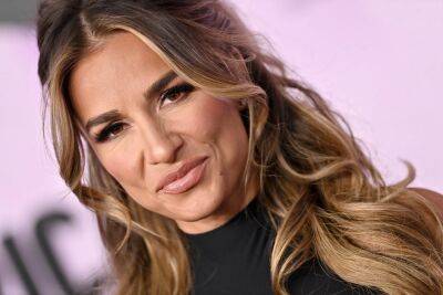 Jessie James Decker Says Her Pregnant Sister, Wife Of Jays Player, Cried After Being Asked To Clean Mess On Flight - etcanada.com