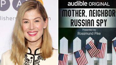 Rosamund Pike To Narrate Audible & BBC Spy Series Podcast ‘Mother, Neighbor, Russian Spy’ - deadline.com - New York - Russia