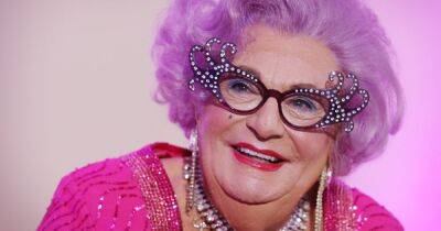 Barry Humphries dies aged 89 as tributes paid to Dame Edna star - www.dailyrecord.co.uk - Australia