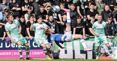 St Johnstone 1 Hibs 1: May's acrobatics only enough for a point against 10-man visitors - www.dailyrecord.co.uk