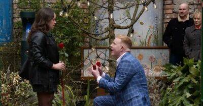 Corrie stars trade insults in jokey 'row' after engagement scene - www.manchestereveningnews.co.uk - London - Manchester