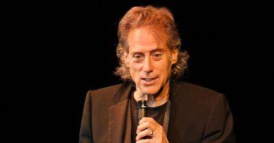 Richard Lewis Reveals Parkinson’s Disease Diagnosis, Retires From Stand-Up Comedy: ‘I’m on the Right Meds So I’m Cool’ - www.usmagazine.com