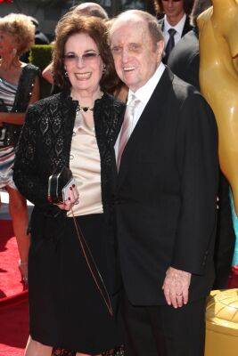 Bob Newhart’s Longtime Wife Ginnie Dead At 82 - etcanada.com - state Vermont