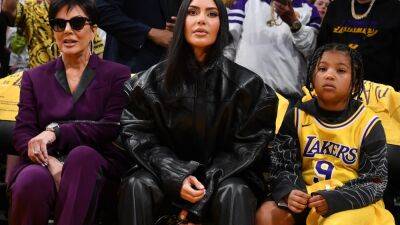 Kim Kardashian, Saint West and Kris Jenner Cheer on Tristan Thompson Courtside at L.A. Lakers Game - www.etonline.com - Los Angeles - city Memphis - city Sandler