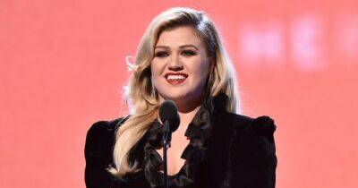 Kelly Clarkson Reveals Her Secret to Not Crying When She Performs: ‘I Don’t Want to Bawl’ - www.usmagazine.com - USA - county Ross - county Jerome - city Clayton