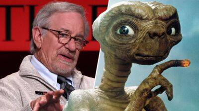 Steven Spielberg Regrets Editing Guns Out Of ‘E.T.’: “That Was A Mistake” - deadline.com