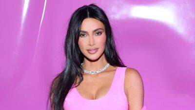 Kim Kardashian's Family Is Encouraging Her to Start Dating Again, Source Says - www.etonline.com - Chicago - county Thomas