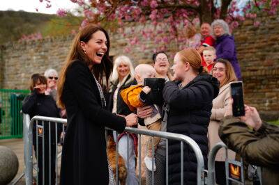 Kate Middleton Has The Sweetest Reaction After A Baby Snatches Her Purse As She Greets Royal Fans In Wales - etcanada.com