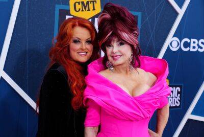 Wynonna Judd Performs CMT Awards Tribute 1 Year After Mom’s Death - etcanada.com
