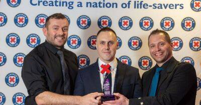 Hero cops are praised for quick-thinking in helping man who had severed artery - www.dailyrecord.co.uk - Scotland - Centre