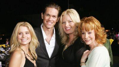 'Reba' Cast Reunites at Reba McEntire Show, Steve Howey Says Reboot Would Need 'Really Good Story' (Exclusive) - www.etonline.com - Tennessee