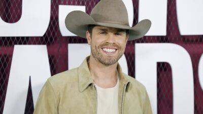 Dustin Lynch on Touring With Kane Brown and His 'Easy, Fun' Strategy for Dating on the Road (Exclusive) - www.etonline.com - Texas