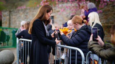 Kate Middleton leaves her purse with fascinated baby: ‘I’ll come back for it’ - www.foxnews.com